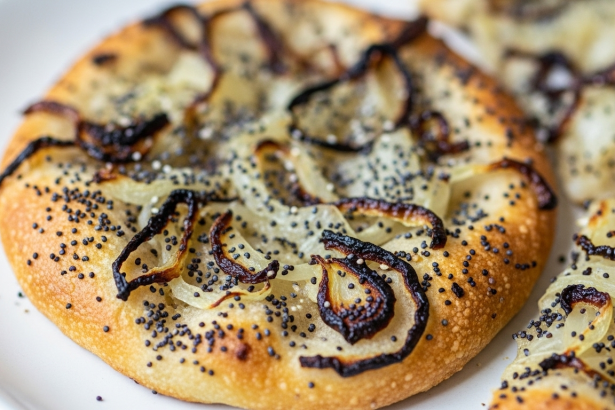 Exploring Best Onion & Poppy Seed Pletzel Flatbread: Crunchy Delights
