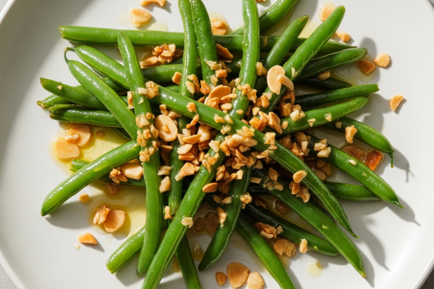 Vibrant Sautéed Green Beans with Garlic & Almonds: Crunchy Elegance