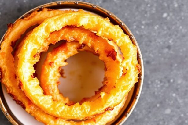 حلزونيون حلقات بصل مقرمشة منخفضة الكربوهيدرات في مقلاة هوائية، لذة بلجيز مثالية