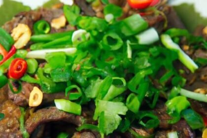 Vietnamese Shaking Beef: Savoring the Juicy Bo Luc Lac Delight