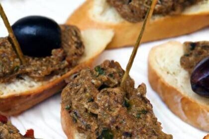 Savory Olive Tapenade Crostini: A Mediterranean Delight
