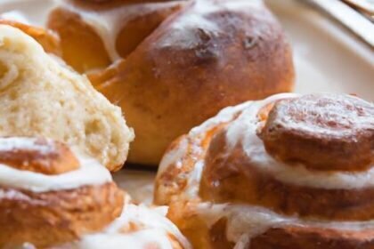 Heavenly Sweet Buns Filled with Cardamom-Spiced Cream
