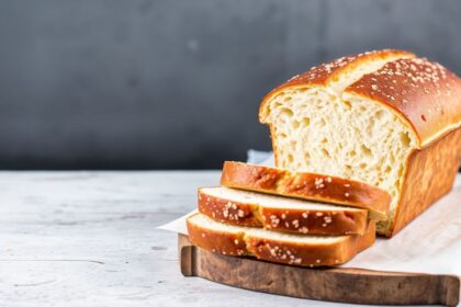 خبز بان دي ميه مغلف منزوع، لبني وناعم بزبدة، مثالي للسندويتشات—buttery bliss of sandwich loaf