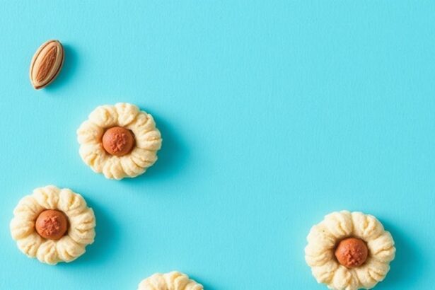 كوكيز لوز أماريتي ناعمة ومضغوطة بطعم حلو لا يُقاوَم، وصفة “Chewy Almond Amaretti Cookies”.
