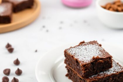 Ultimate fudgy keto brownies: rich, decadent, low-carb dessert.