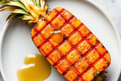 Sweet grilled pineapple with honey and cinnamon.